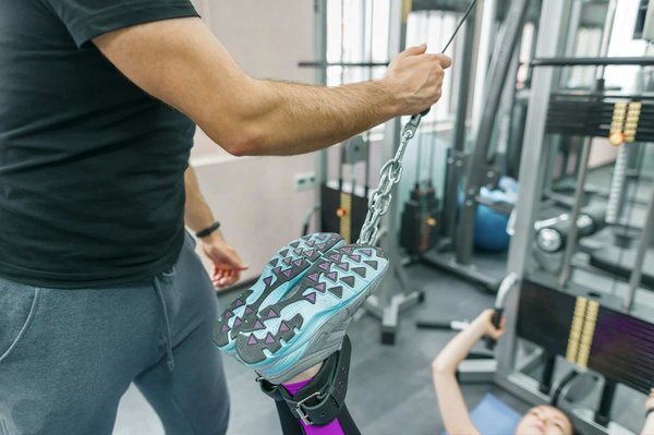 Quelle est l'efficacité des exercices de kinésithérapie dans le traitement des tendinites chez les joueurs?